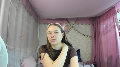 leila_bambi_ online show from April 2026 05:43:02 PM