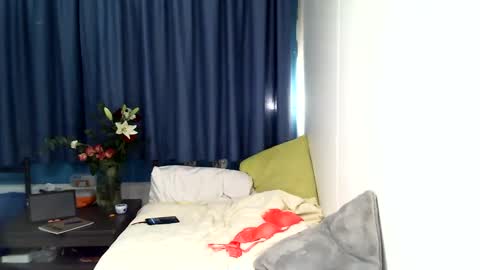 Snapshot of leila_cam18 chatting on December 2024 09:09:02 PM Leila online show from December 2024 09:09:02 PM