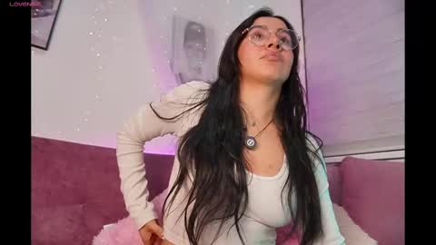 Leila online show from September 2025 03:04:01 PM