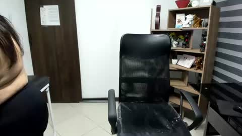 Snapshot of leilasmith_ chatting on June 2026 12:06:01 PM Leila online show from June 2026 12:06:01 PM