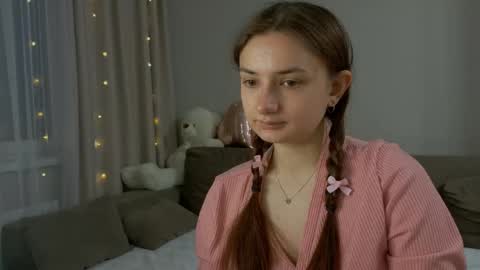 Lelia online show from April 2026 05:00:02 PM