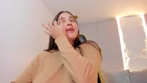 lena_jhons online show from November 2025 07:49:02 PM