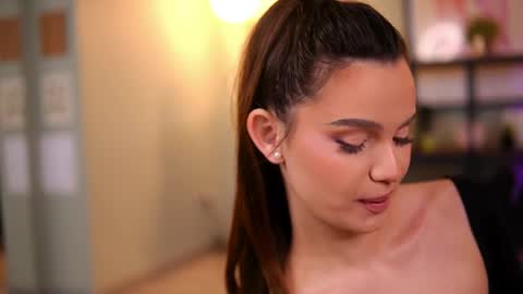 Snapshot of lena_laurent chatting on March 2026 09:21:02 AM Lena Laurent online show from March 2026 09:21:02 AM