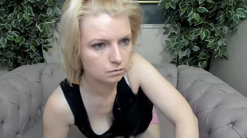 Snapshot of lena_paulles chatting on December 2024 04:14:02 AM Lena online show from December 2024 04:14:02 AM