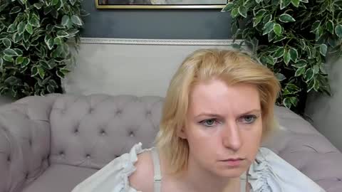 Snapshot of lena_paulles chatting on December 2024 09:52:01 AM Lena online show from December 2024 09:52:01 AM