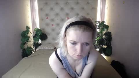 Snapshot of lena_paulles chatting on December 2024 03:58:02 AM Lena online show from December 2024 03:58:02 AM