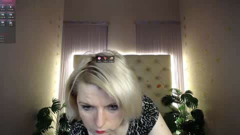 Snapshot of lena_paulles chatting on December 2024 07:17:01 AM Lena online show from December 2024 07:17:01 AM