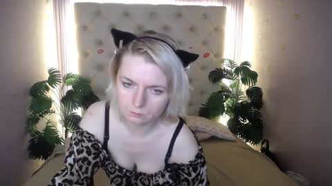 Snapshot of lena_paulles chatting on January 2025 08:43:02 AM Lena online show from January 2025 08:43:02 AM
