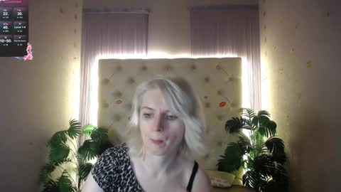 Snapshot of lena_paulles chatting on January 2025 11:11:02 AM Lena online show from January 2025 11:11:02 AM