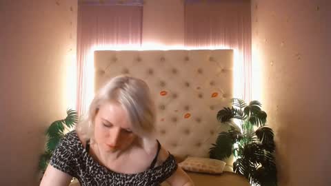 Snapshot of lena_paulles chatting on January 2025 02:15:01 PM Lena online show from January 2025 02:15:01 PM