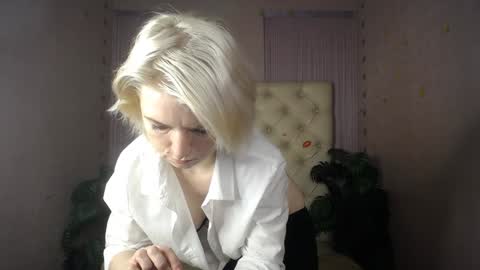 Snapshot of lena_paulles chatting on February 2025 04:03:02 AM Lena online show from February 2025 04:03:02 AM