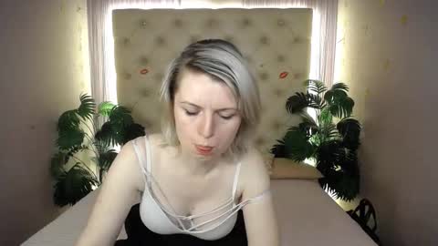 Snapshot of lena_paulles chatting on March 2025 10:14:02 AM Lena online show from March 2025 10:14:02 AM