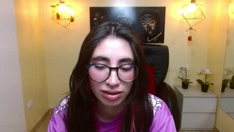 Snapshot of lena_roses chatting on February 2025 08:20:02 PM Lena online show from February 2025 08:20:02 PM