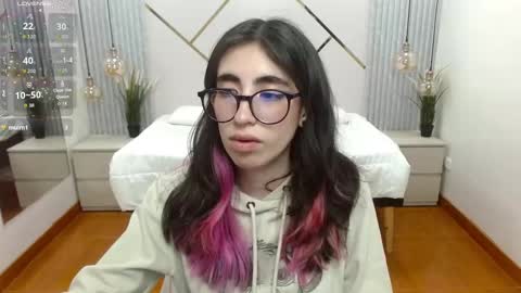 Snapshot of lena_roses chatting on September 2025 08:43:01 PM Lena online show from September 2025 08:43:01 PM