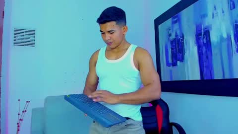 Snapshot of leo_cartier chatting on April 2026 01:00:01 AM Leo Cartier online show from April 2026 01:00:01 AM