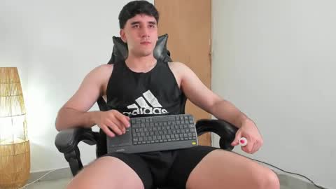 Snapshot of leo_jones389 chatting on June 2026 12:22:02 AM Leo Jones online show from June 2026 12:22:02 AM