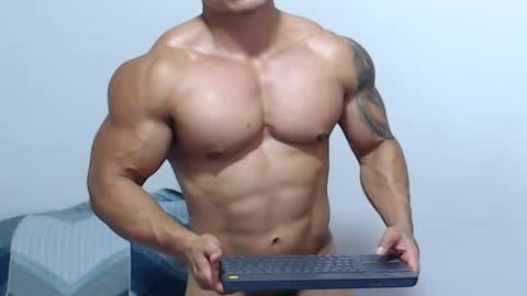 Snapshot of leo_muscleboy chatting on May 2026 02:30:01 AM Leo online show from May 2026 02:30:01 AM