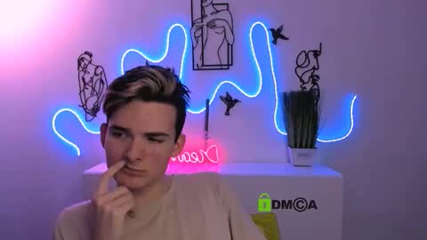 leo_valor online show from December 2025 10:39:02 PM