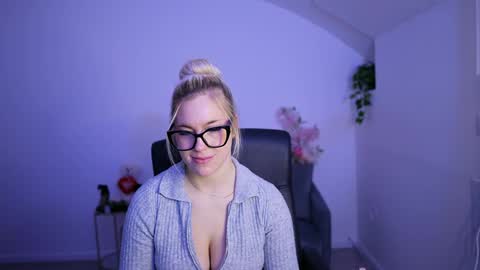 leokitty  online show from March 2026 02:10:01 PM