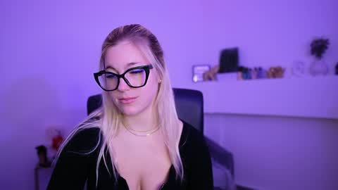 leokitty  online show from April 2026 01:39:01 PM