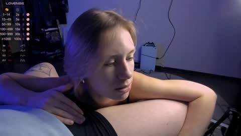 Snapshot of leon_devol chatting on December 2024 04:07:02 PM Leon and Lily online show from December 2024 04:07:02 PM