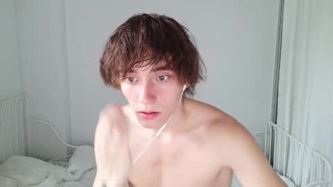 Snapshot of leon_heart666 chatting on May 2026 10:42:02 AM Leon online show from May 2026 10:42:02 AM