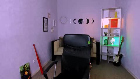 Leona online show from November 2025 10:36:02 AM