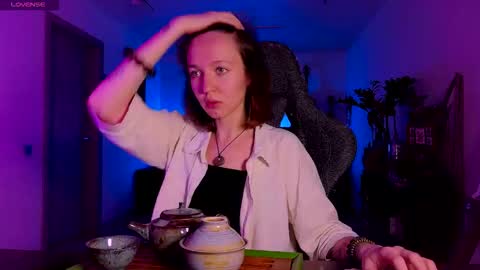 leona online show from November 2025 01:44:02 PM