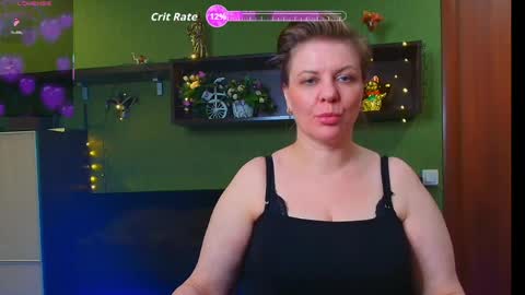 Snapshot of leona_tracie chatting on April 2026 08:24:01 AM Leona tracie online show from April 2026 08:24:01 AM