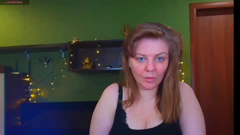 Snapshot of leona_tracie chatting on April 2026 08:06:02 AM Leona tracie online show from April 2026 08:06:02 AM