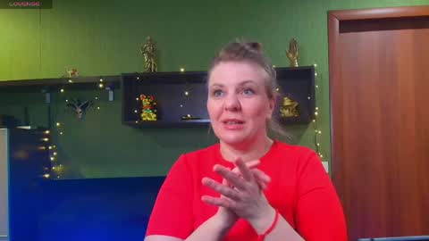 Snapshot of leona_tracie chatting on May 2026 10:58:01 PM Leona tracie online show from May 2026 10:58:01 PM