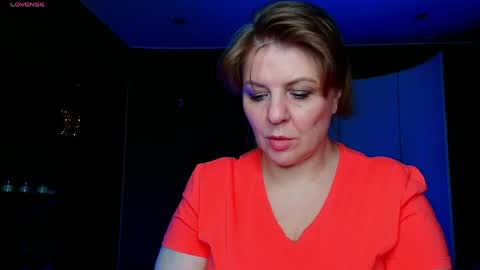 Snapshot of leona_tracie chatting on May 2026 10:59:01 PM Leona tracie online show from May 2026 10:59:01 PM