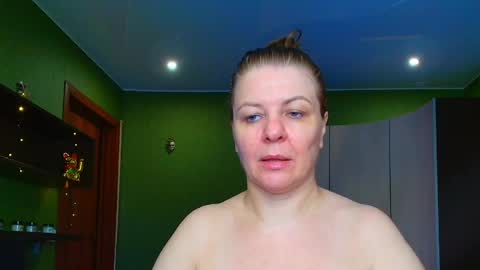 Snapshot of leona_tracie chatting on May 2026 03:35:02 AM Leona tracie online show from May 2026 03:35:02 AM