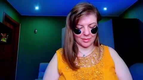 Snapshot of leona_tracie chatting on May 2026 09:10:02 PM Leona tracie online show from May 2026 09:10:02 PM