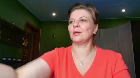 Snapshot of leona_tracie chatting on May 2026 11:20:01 AM Leona tracie online show from May 2026 11:20:01 AM