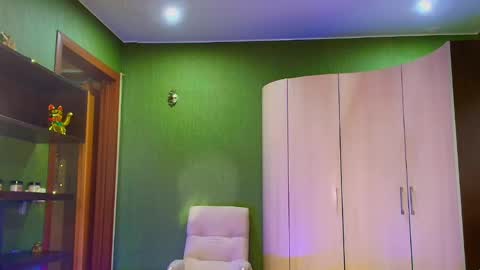 Snapshot of leona_tracie chatting on May 2026 11:38:02 AM Leona tracie online show from May 2026 11:38:02 AM