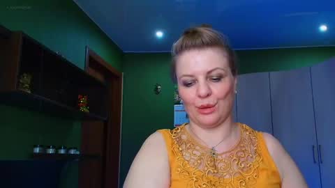 Snapshot of leona_tracie chatting on May 2026 12:45:02 PM Leona tracie online show from May 2026 12:45:02 PM