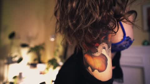 Snapshot of leonamell chatting on December 2024 09:58:02 PM Leo online show from December 2024 09:58:02 PM