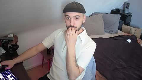 Snapshot of leonardo_grande chatting on March 2026 11:57:01 AM Leonardo online show from March 2026 11:57:01 AM