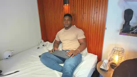 Leandro jones online show from October 2025 03:10:01 AM