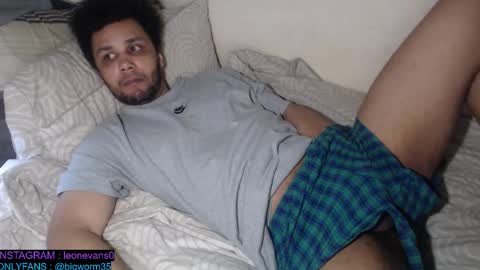 Snapshot of leonevans33 chatting on February 2026 01:38:01 PM LSE online show from February 2026 01:38:01 PM