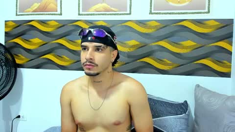 Snapshot of leonhotx chatting on April 2026 07:22:01 PM Leon online show from April 2026 07:22:01 PM