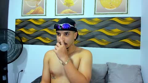 Snapshot of leonhotx chatting on April 2026 07:58:01 PM Leon online show from April 2026 07:58:01 PM