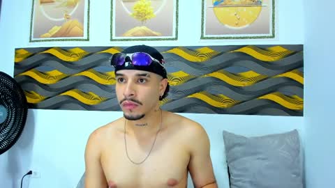 Snapshot of leonhotx chatting on April 2026 07:19:01 PM Leon online show from April 2026 07:19:01 PM