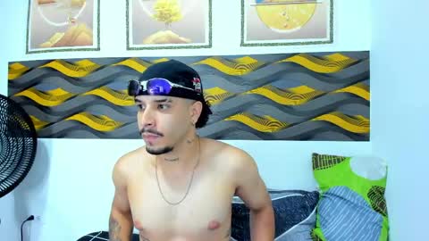 Snapshot of leonhotx chatting on April 2026 02:40:02 AM Leon online show from April 2026 02:40:02 AM