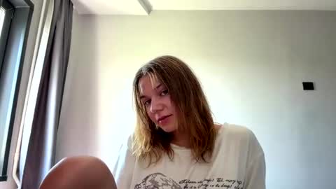Snapshot of leonidadesantiago chatting on June 2026 05:25:01 AM Reily online show from June 2026 05:25:01 AM