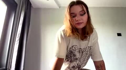 Snapshot of leonidadesantiago chatting on June 2026 10:15:01 AM Reily online show from June 2026 10:15:01 AM