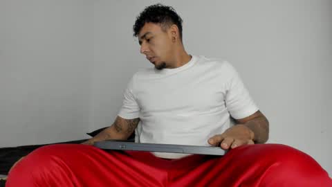 Snapshot of leonidas1195 chatting on April 2026 10:15:02 PM leonidas1.1 online show from April 2026 10:15:02 PM