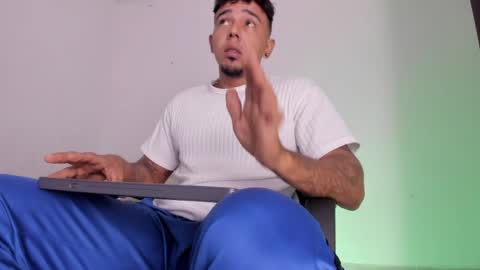 Snapshot of leonidas1195 chatting on April 2026 09:32:01 PM leonidas1.1 online show from April 2026 09:32:01 PM