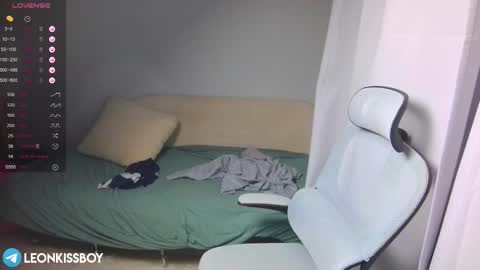 leonkissboy online show from March 2026 05:27:01 PM